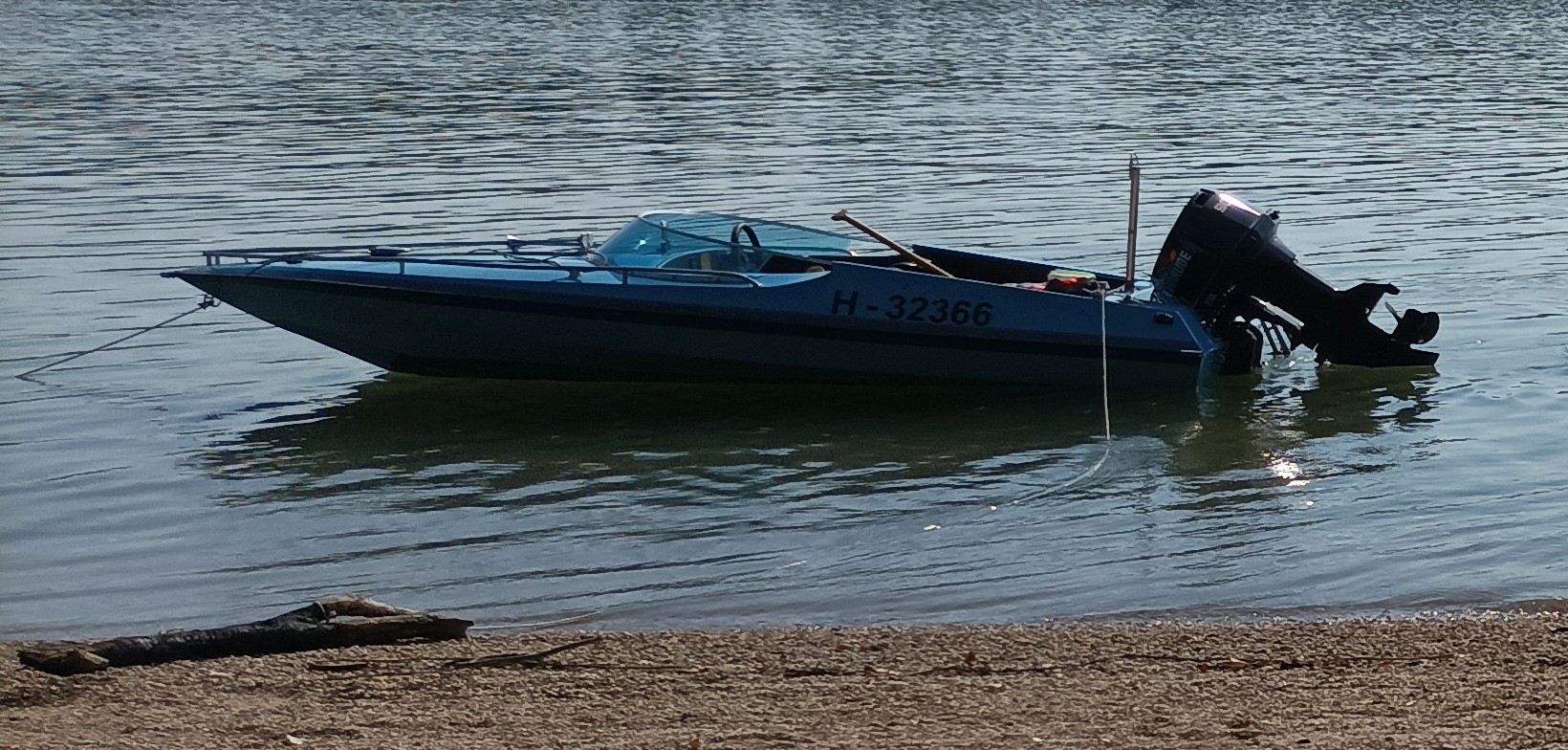 Piranha Espada speedboat + rendszámos utánfutó