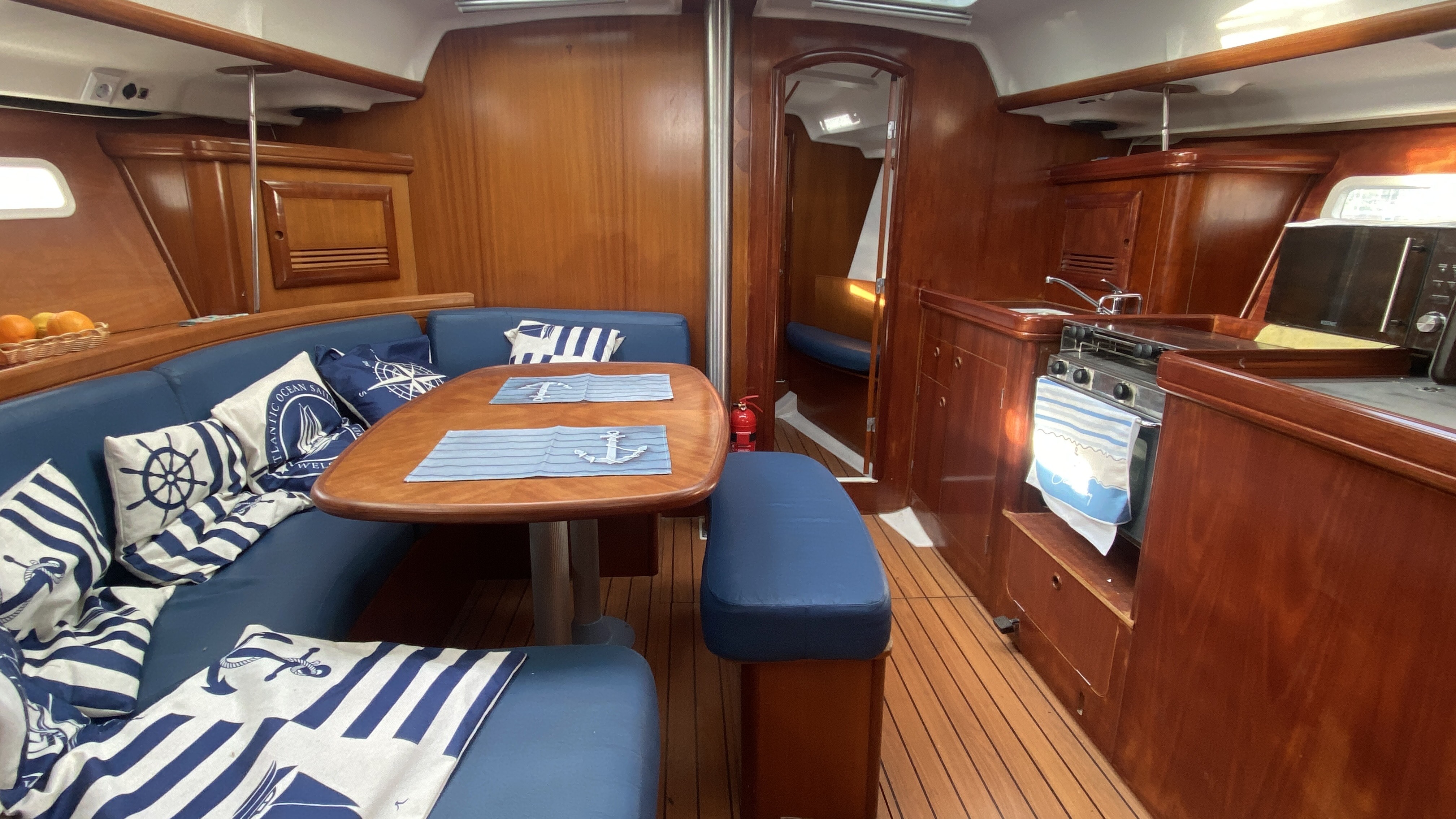 Beneteau Oceanis 393 - felújítva: 2025