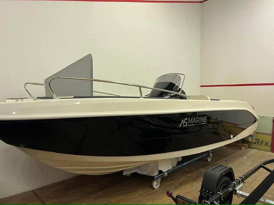 EOLO/ AS Marine 19 GL hajó 115 lóerős Mercury motorral készletről átvehető 
