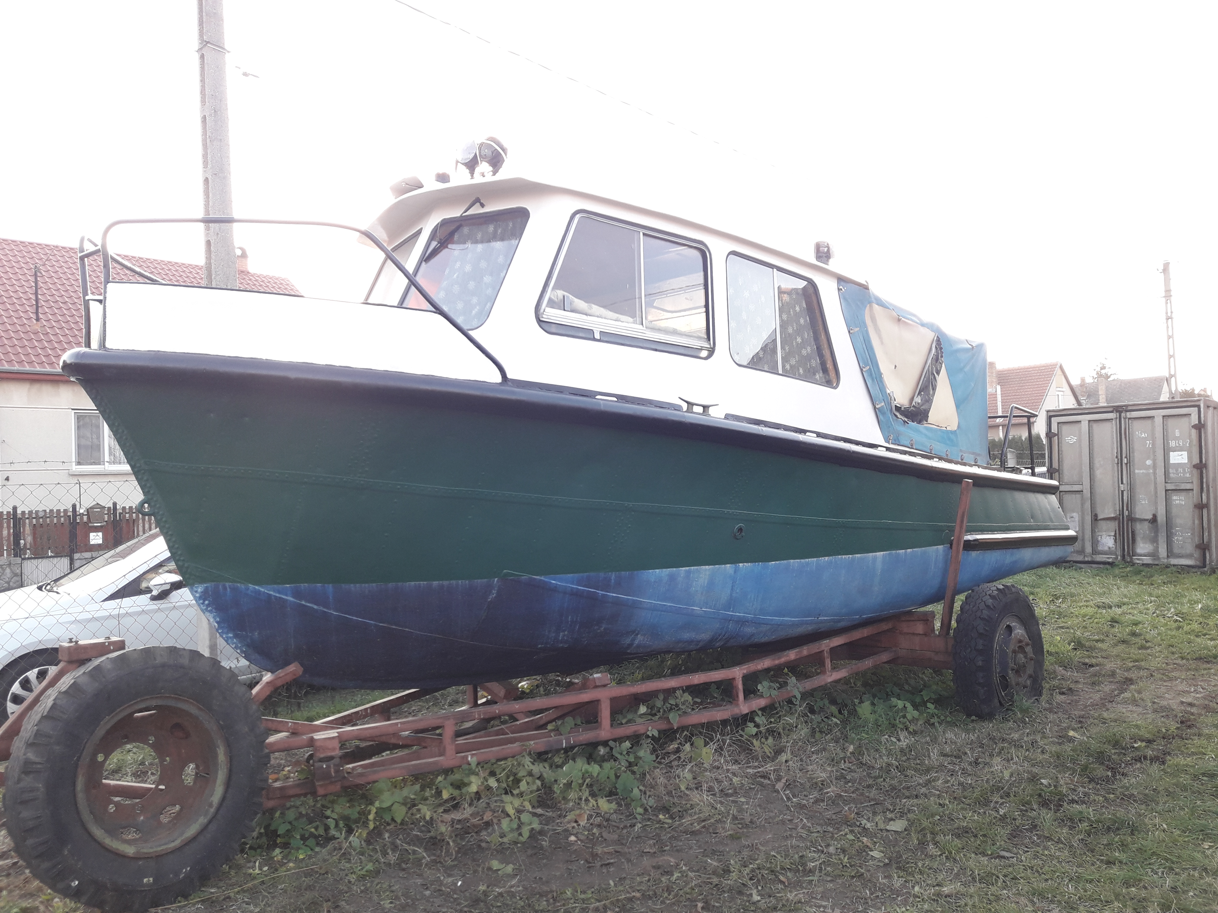 MHD acél túrahajó: Volvo-Penta AQ270, Perkins 40LE