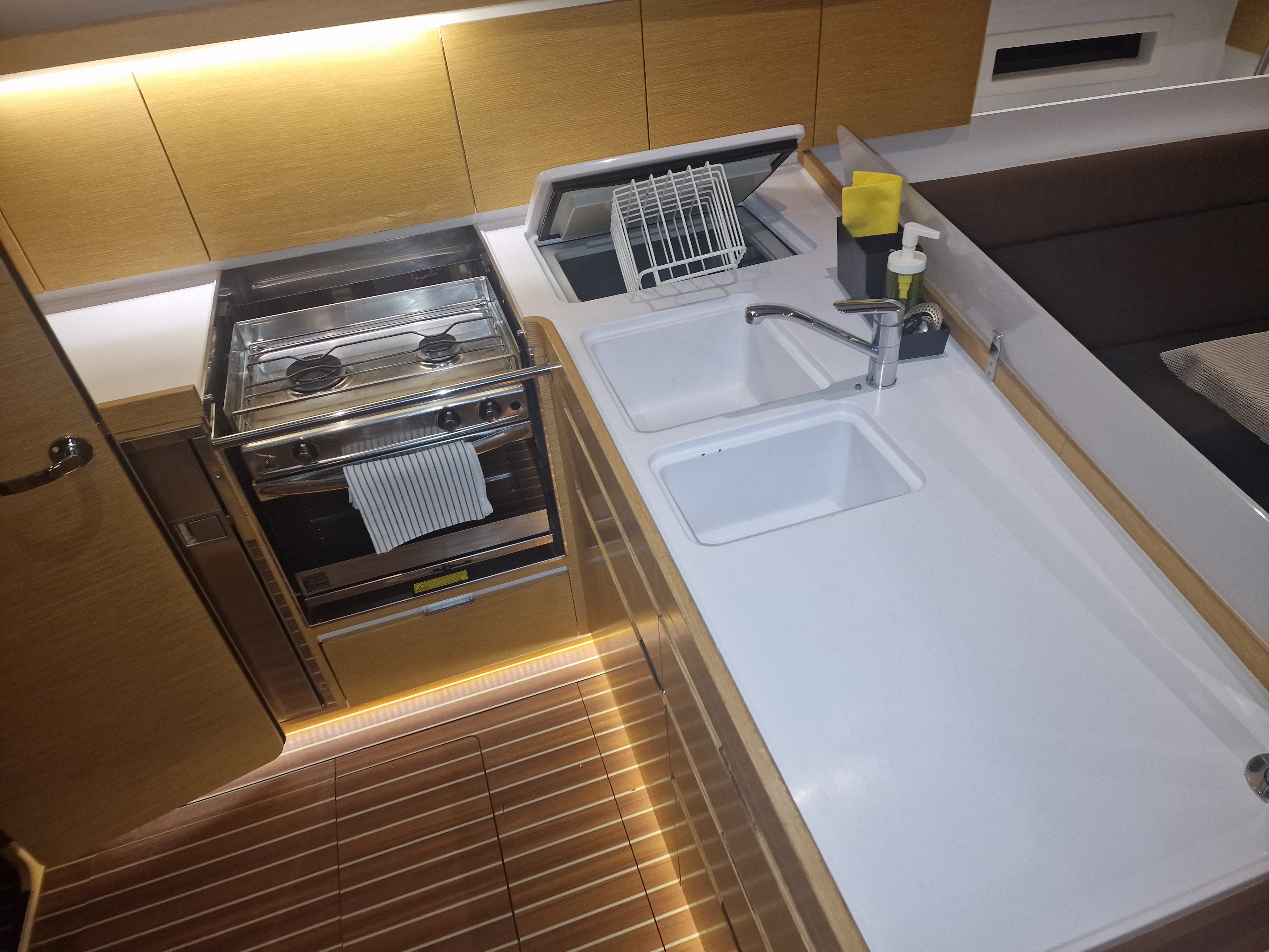 Elan 45 impression