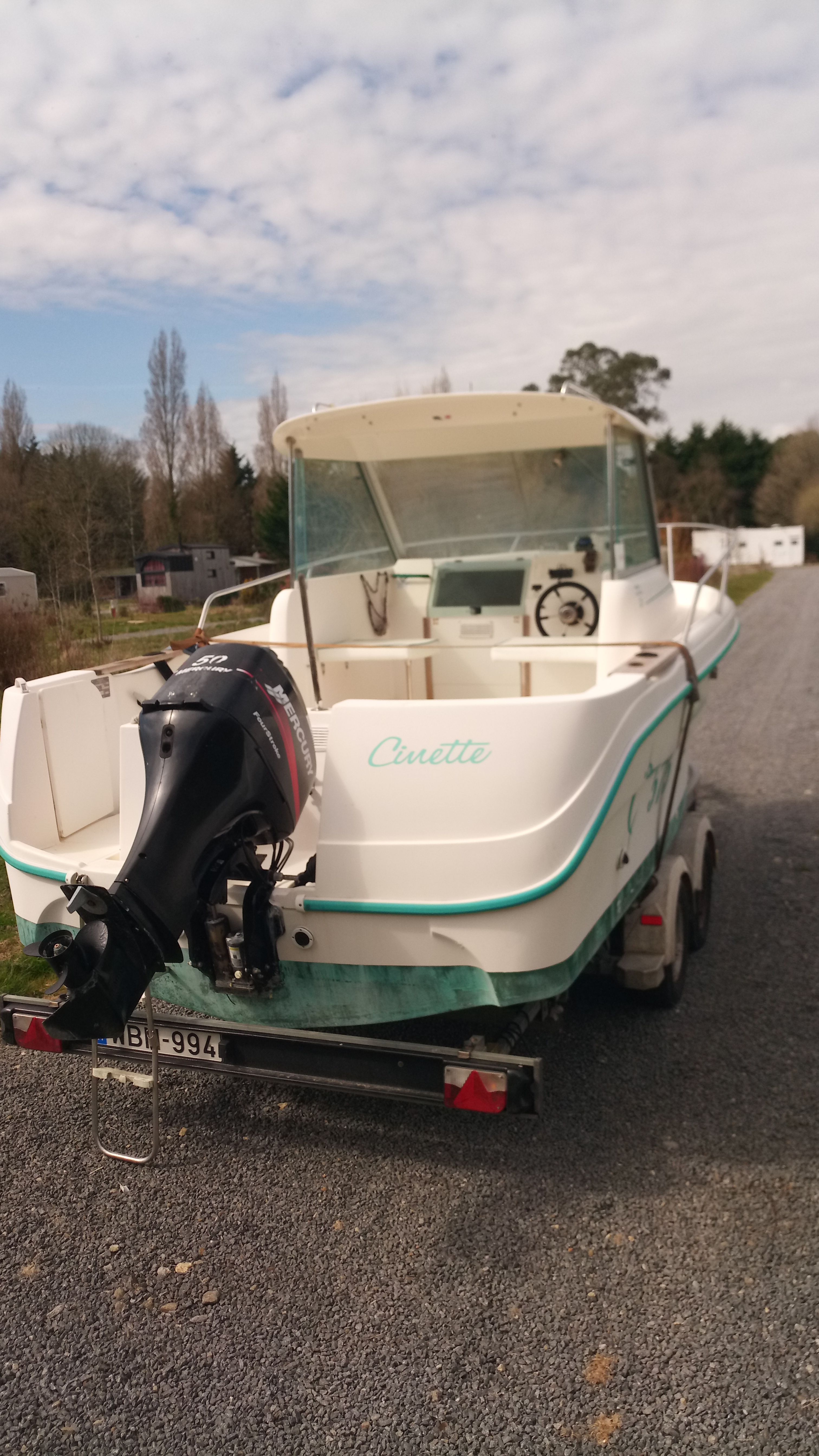 Ocqueteau 575 Kabinos Hajó