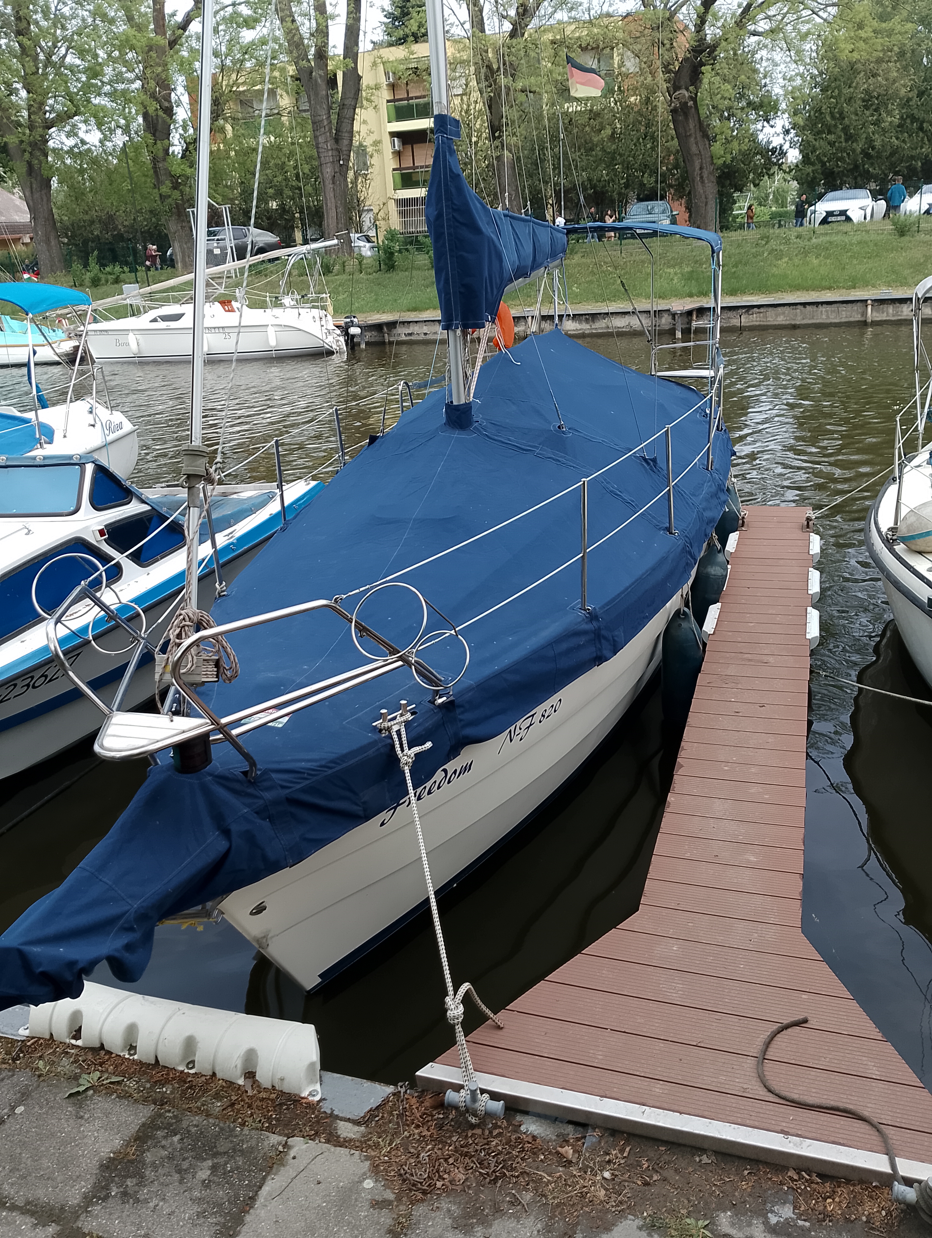 Odin 820 Nova Motoros Vitorlás 