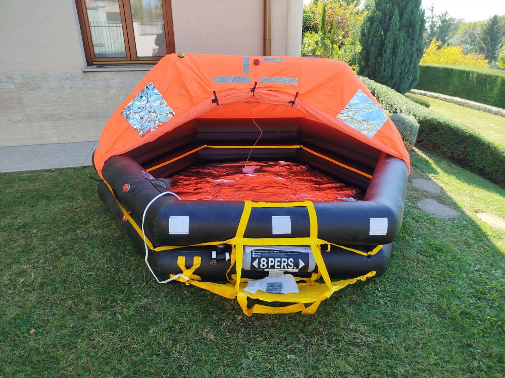 Mentőtutaj (life raft)