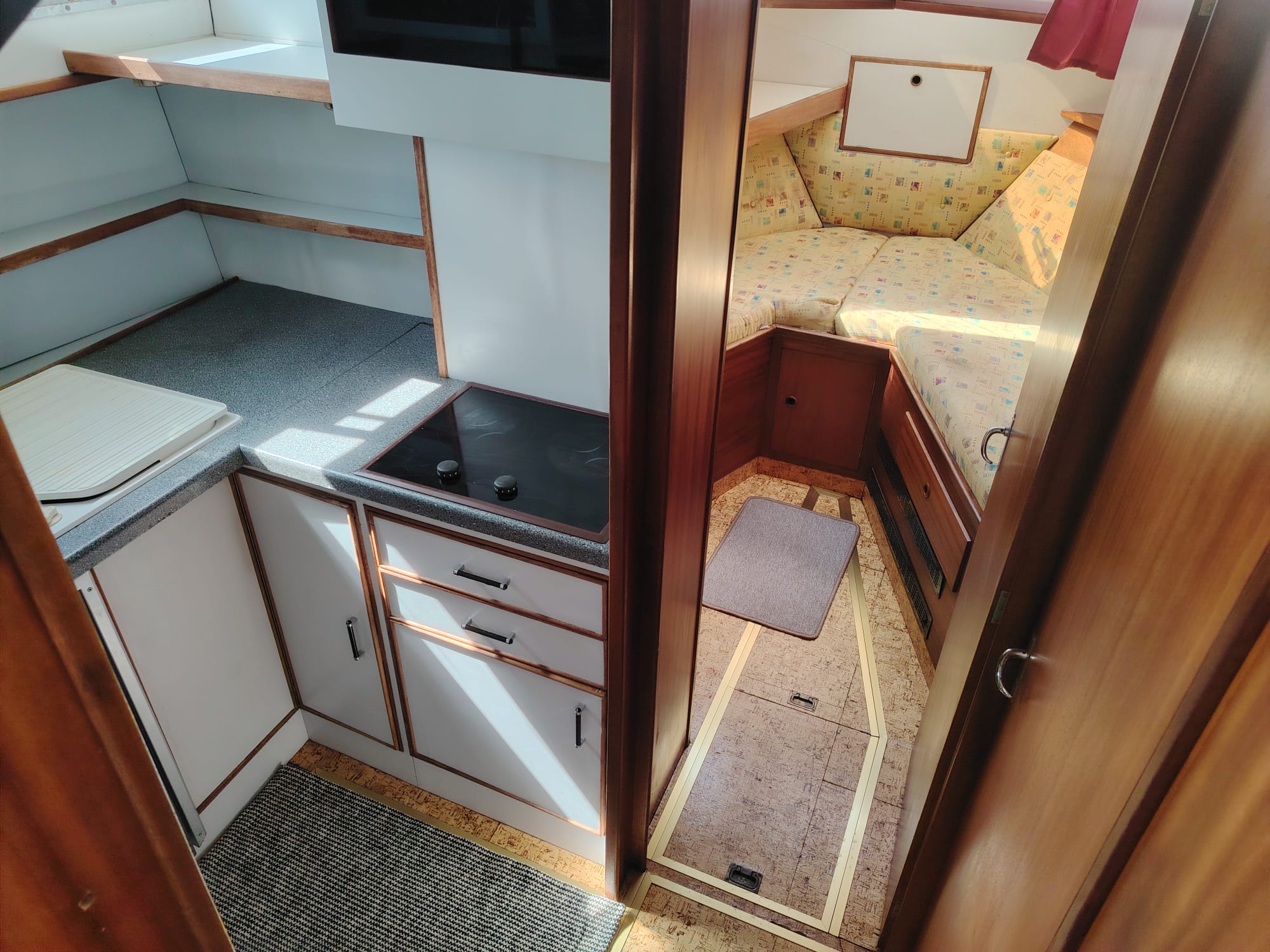 Broom 37 Continental