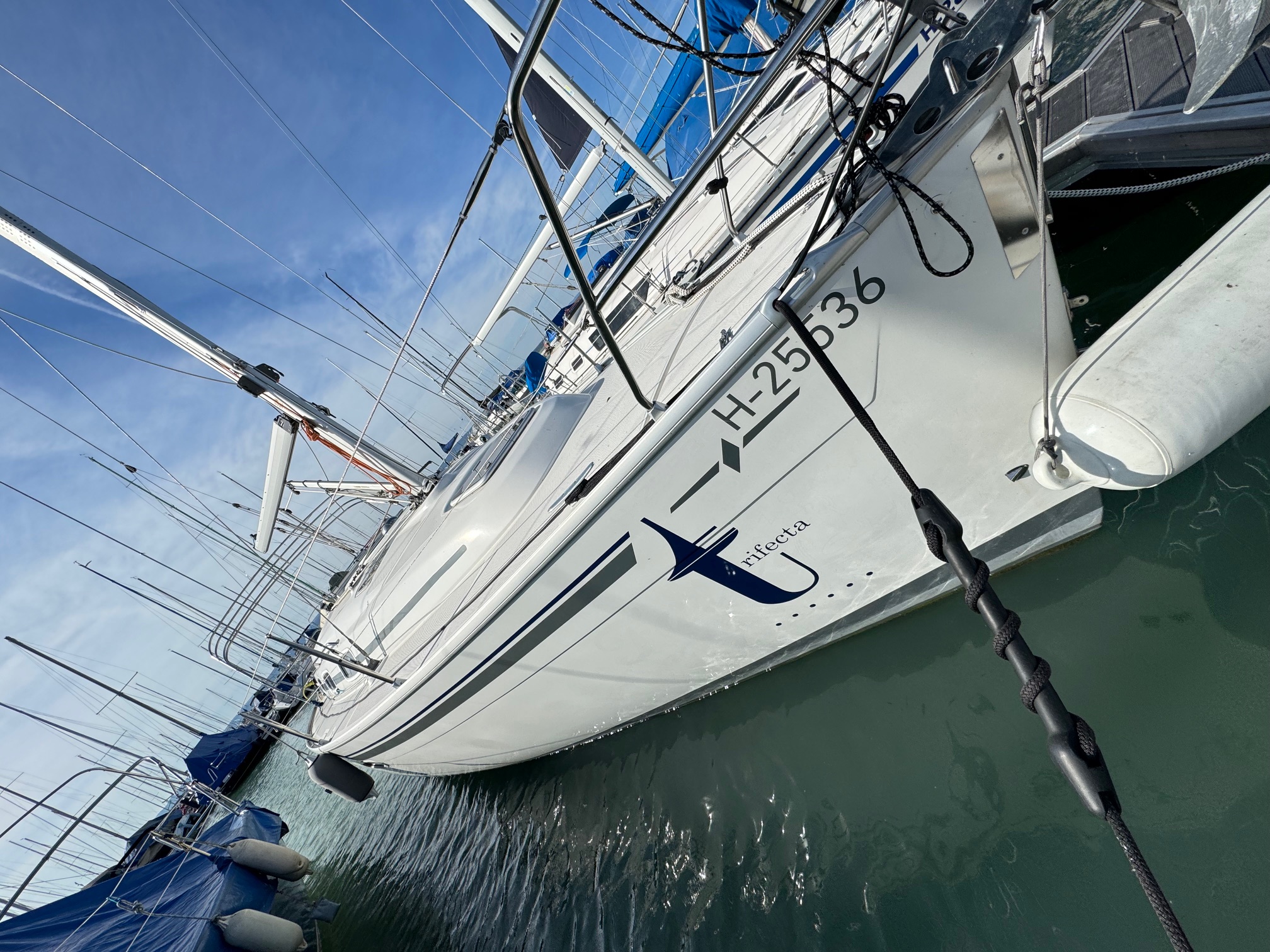 Bavaria 33 Cruiser – Kivételes állapotban, exkluzív felszereltséggel