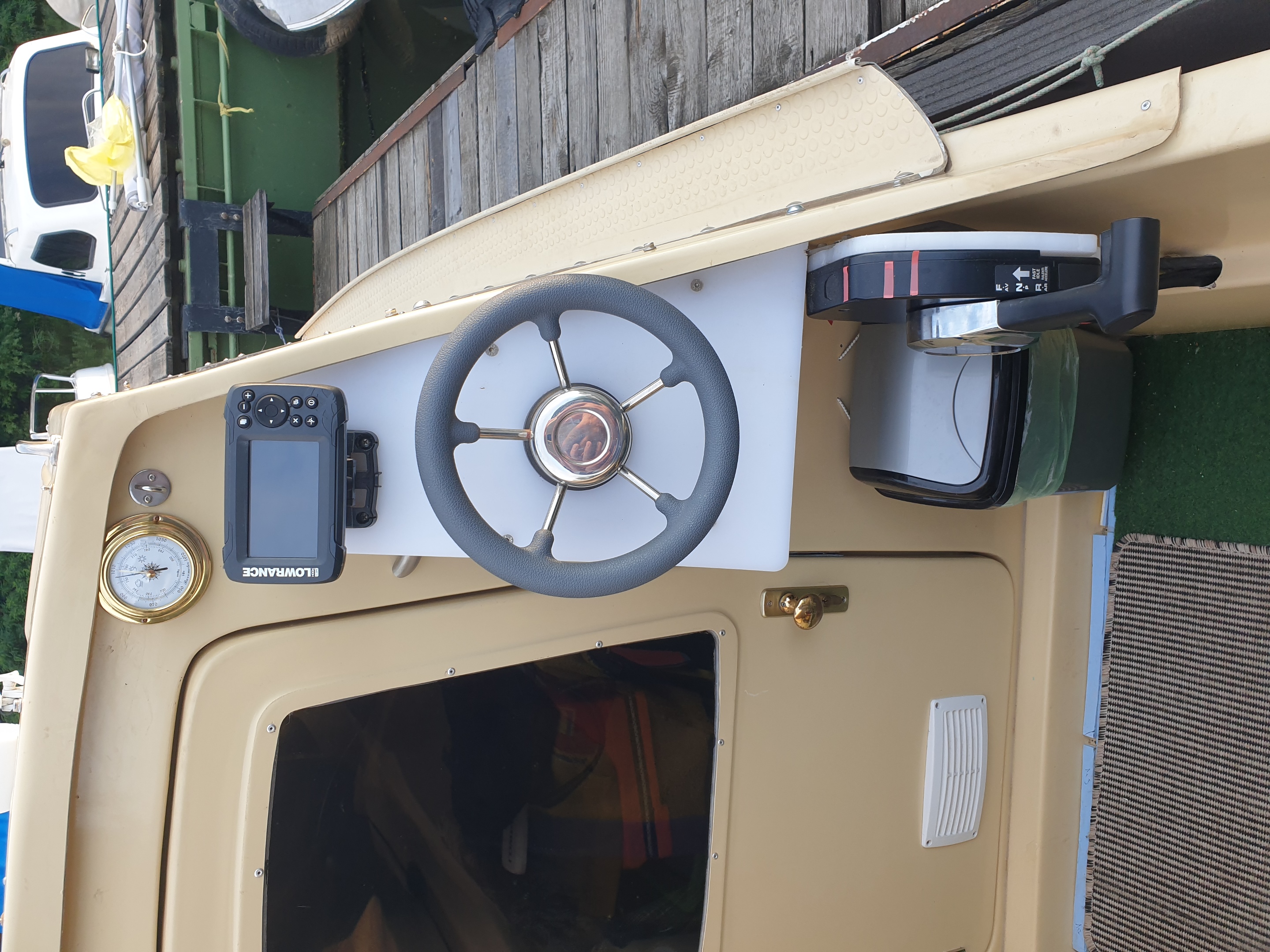 TISZA FISHING 550F ÉJSZAKÁZÓ HAJÓ