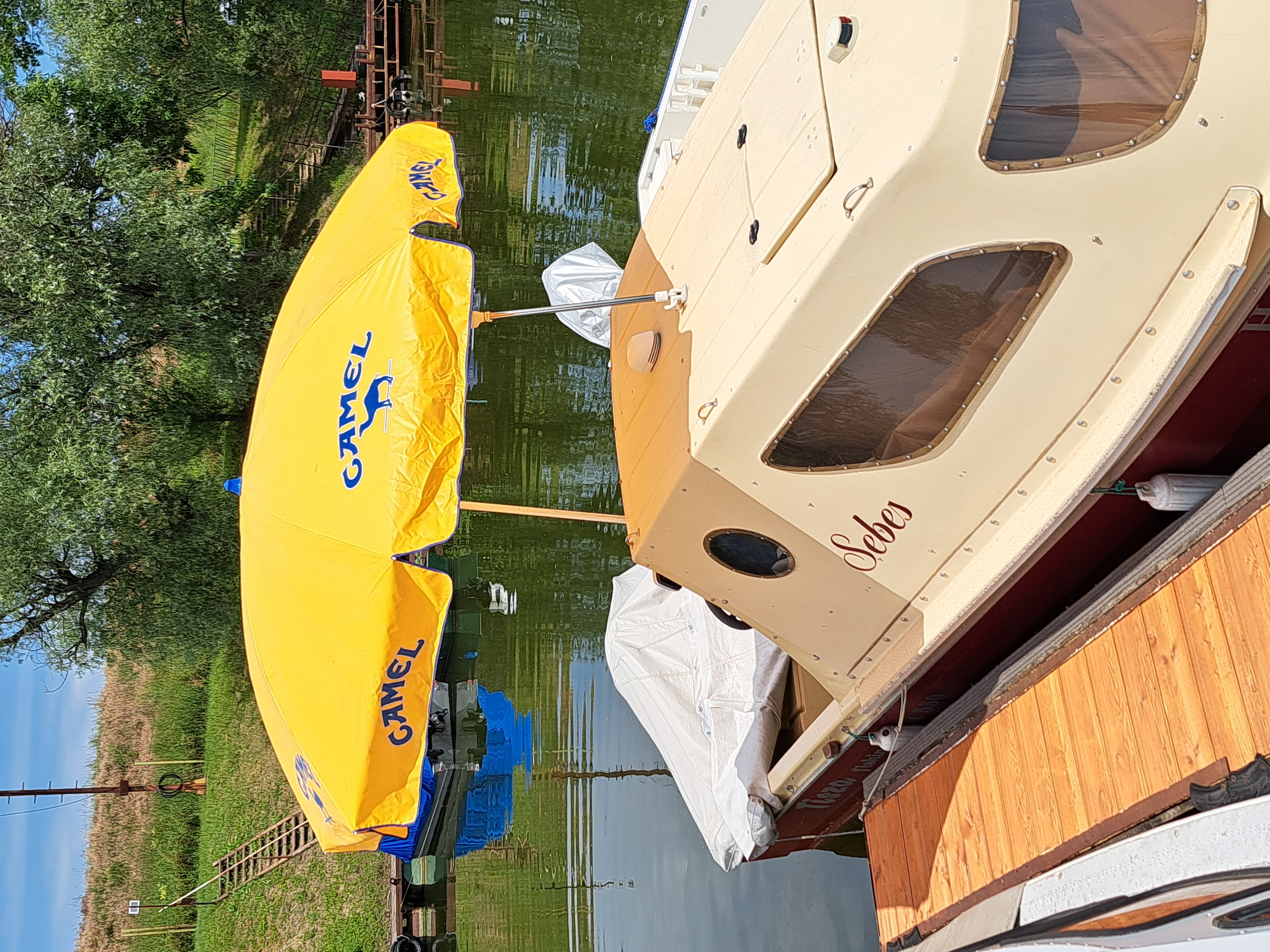 TISZA FISHING 550F ÉJSZAKÁZÓ HAJÓ