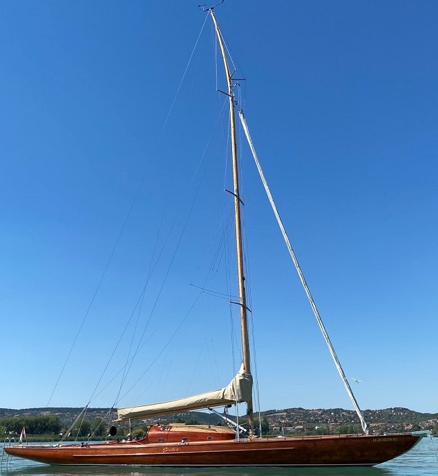 Eladó 55-ös Versenycirkáló Stefánia