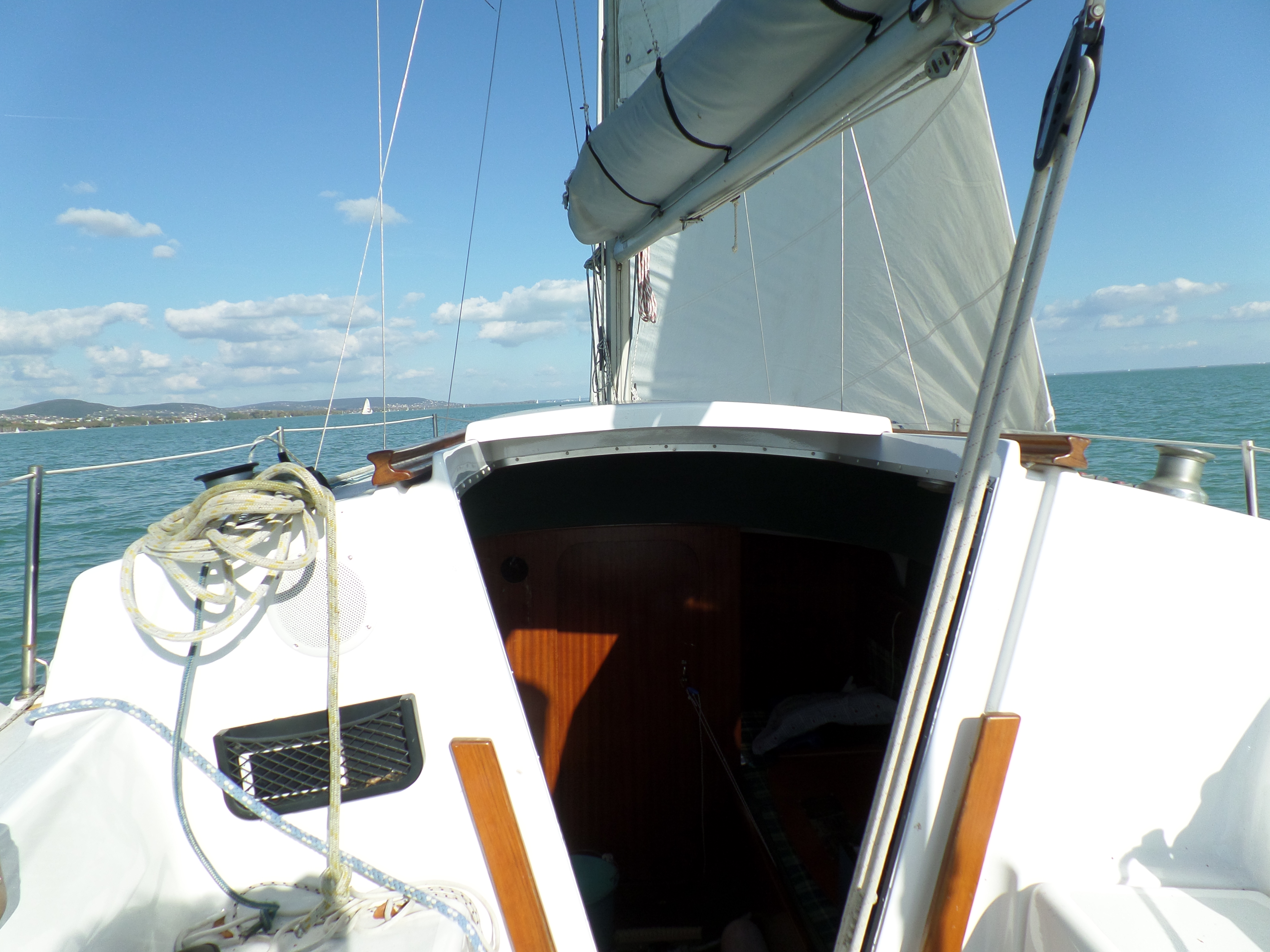 25 lábas belépő szintű, gyerekbarát, könnyen kezelhető családi vitorlás