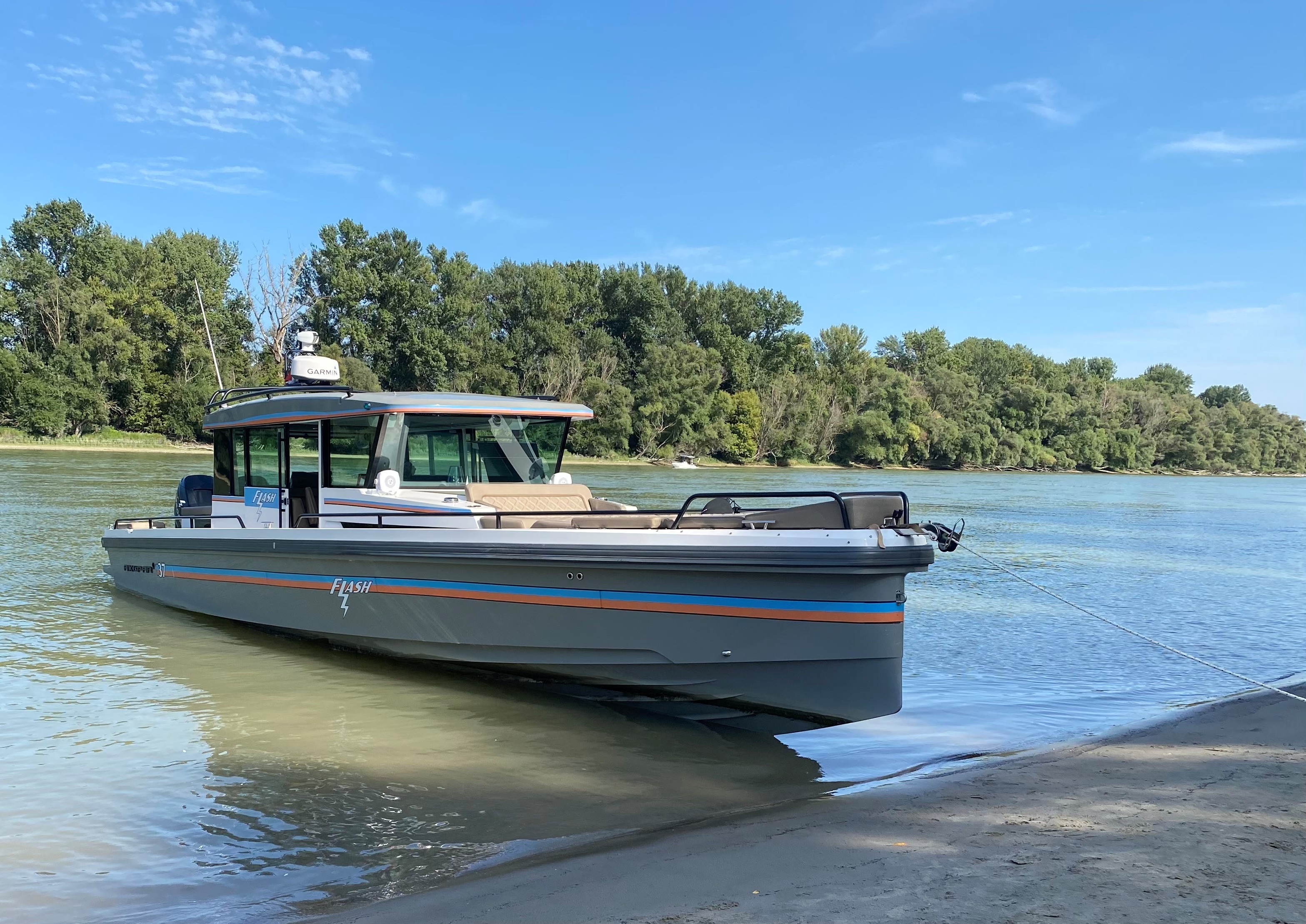 Axopar 37 Cross Cabin