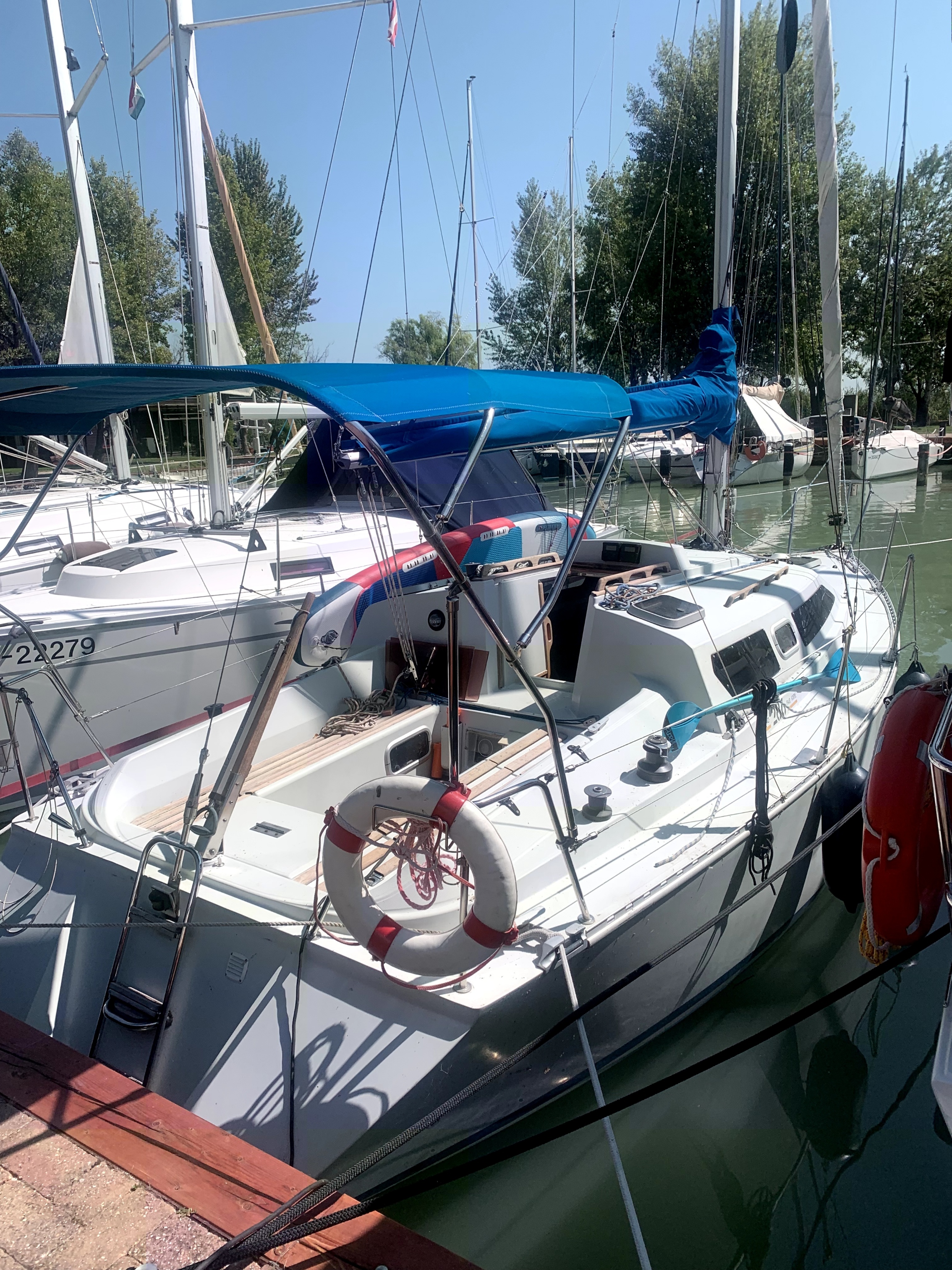 Feeling 286 S balatonfüredi kikötőhellyel eladó