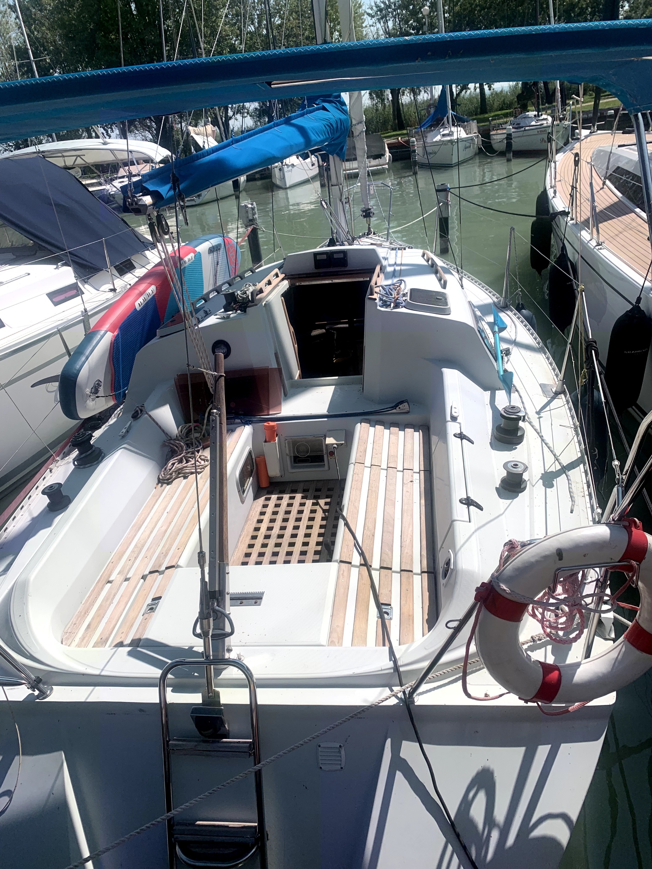 Feeling 286 S balatonfüredi kikötőhellyel eladó