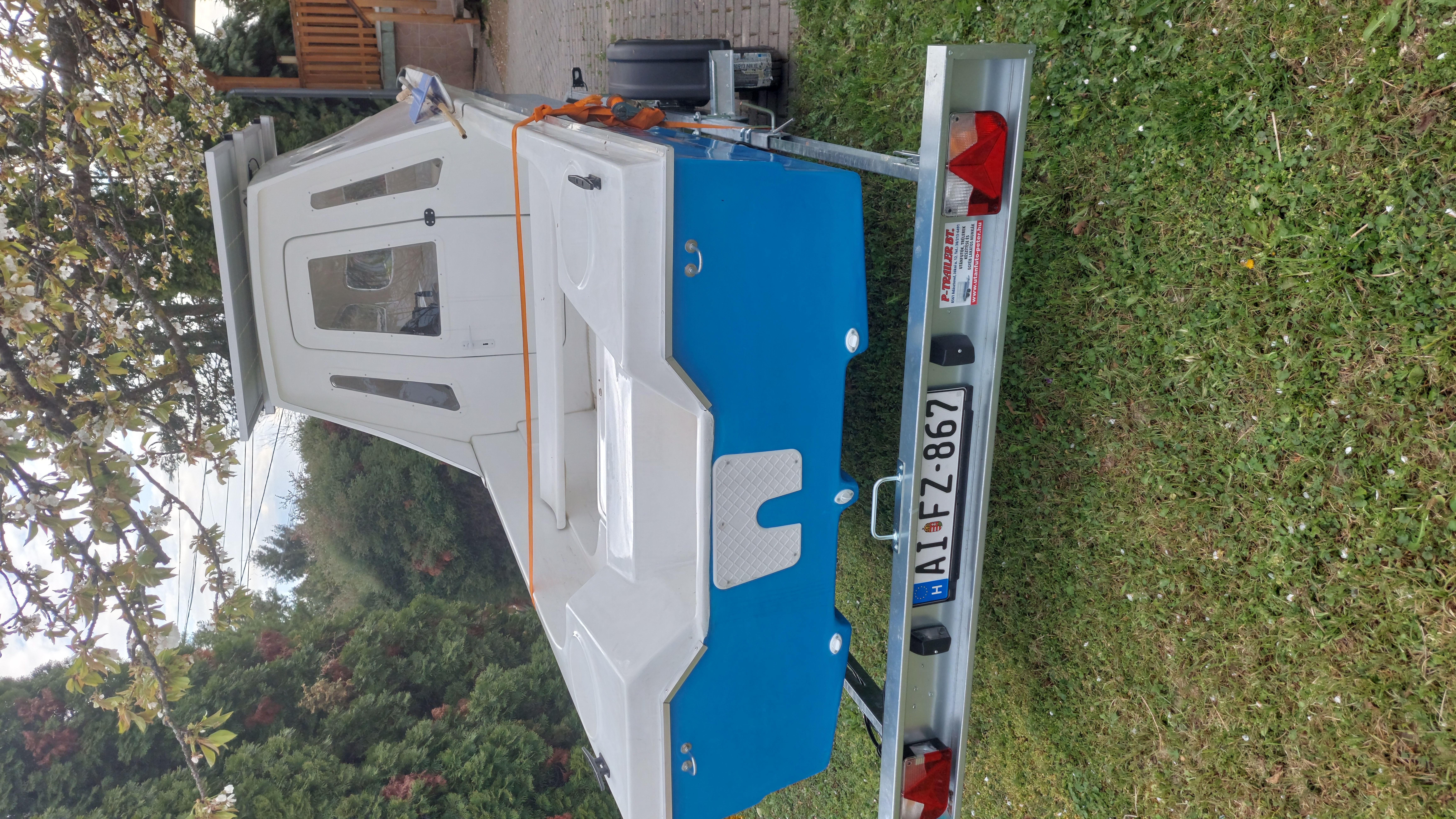         TISZA FSIHING BOAT 550 horgász túra lakóhajó, szállitóval