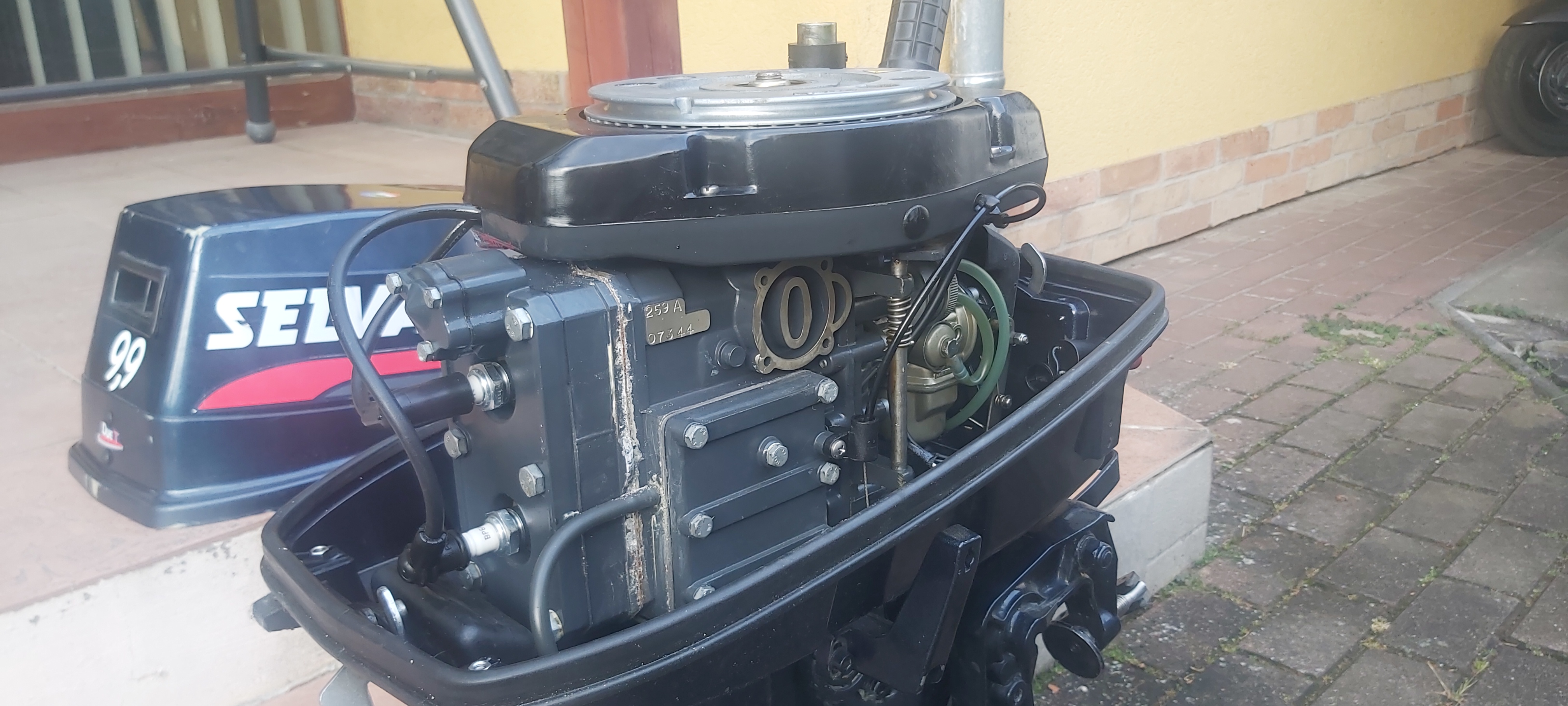 Csónakmotor felsőrész