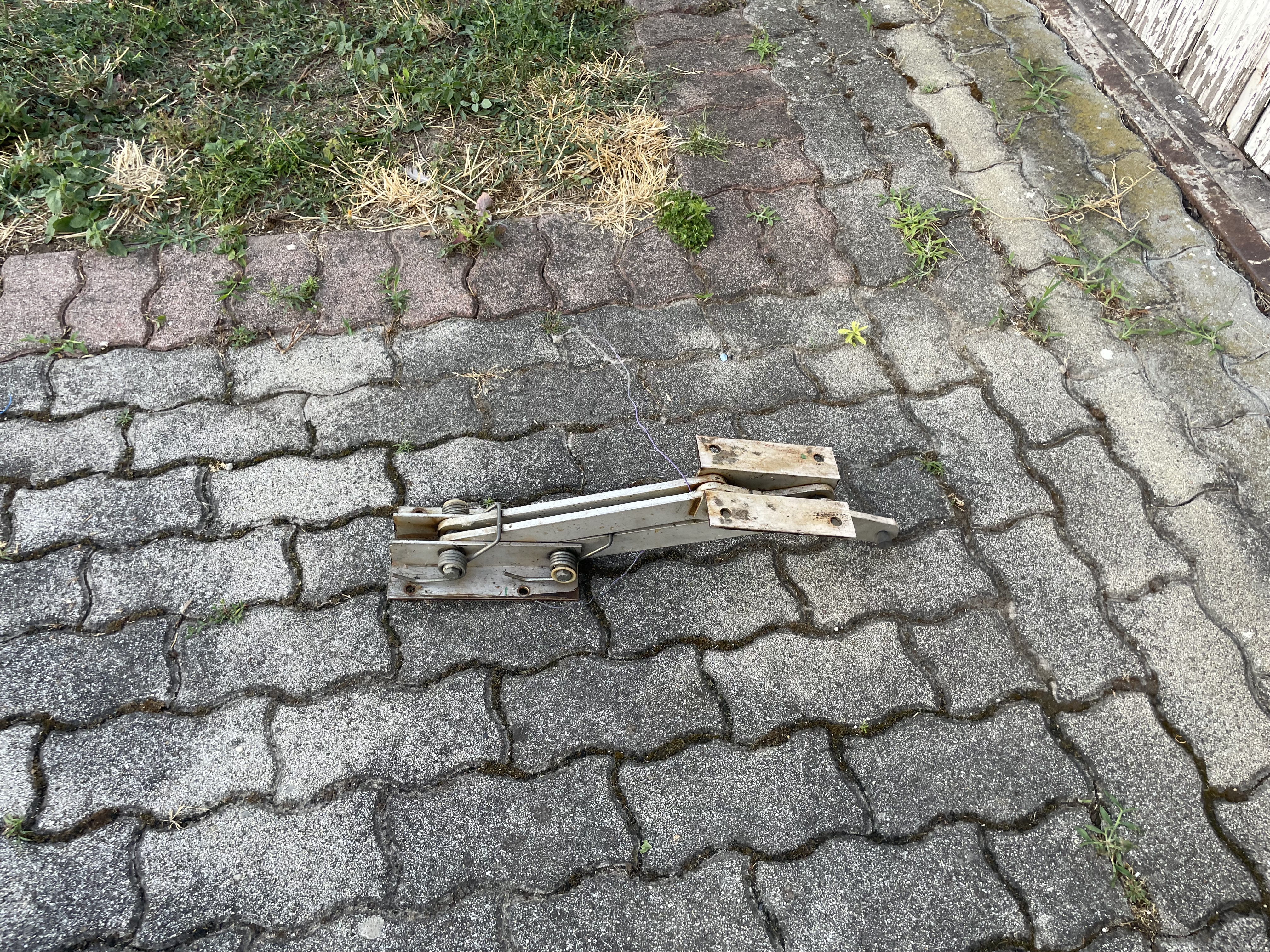 Motortartó bak 