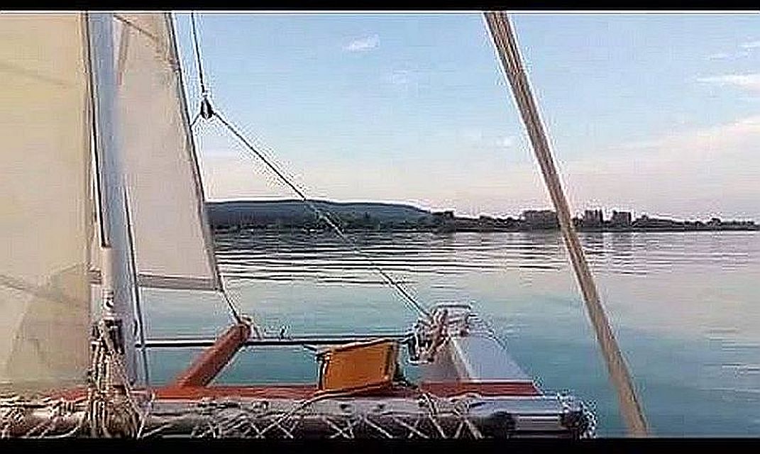 PROSTOR Extra deszant katamarán