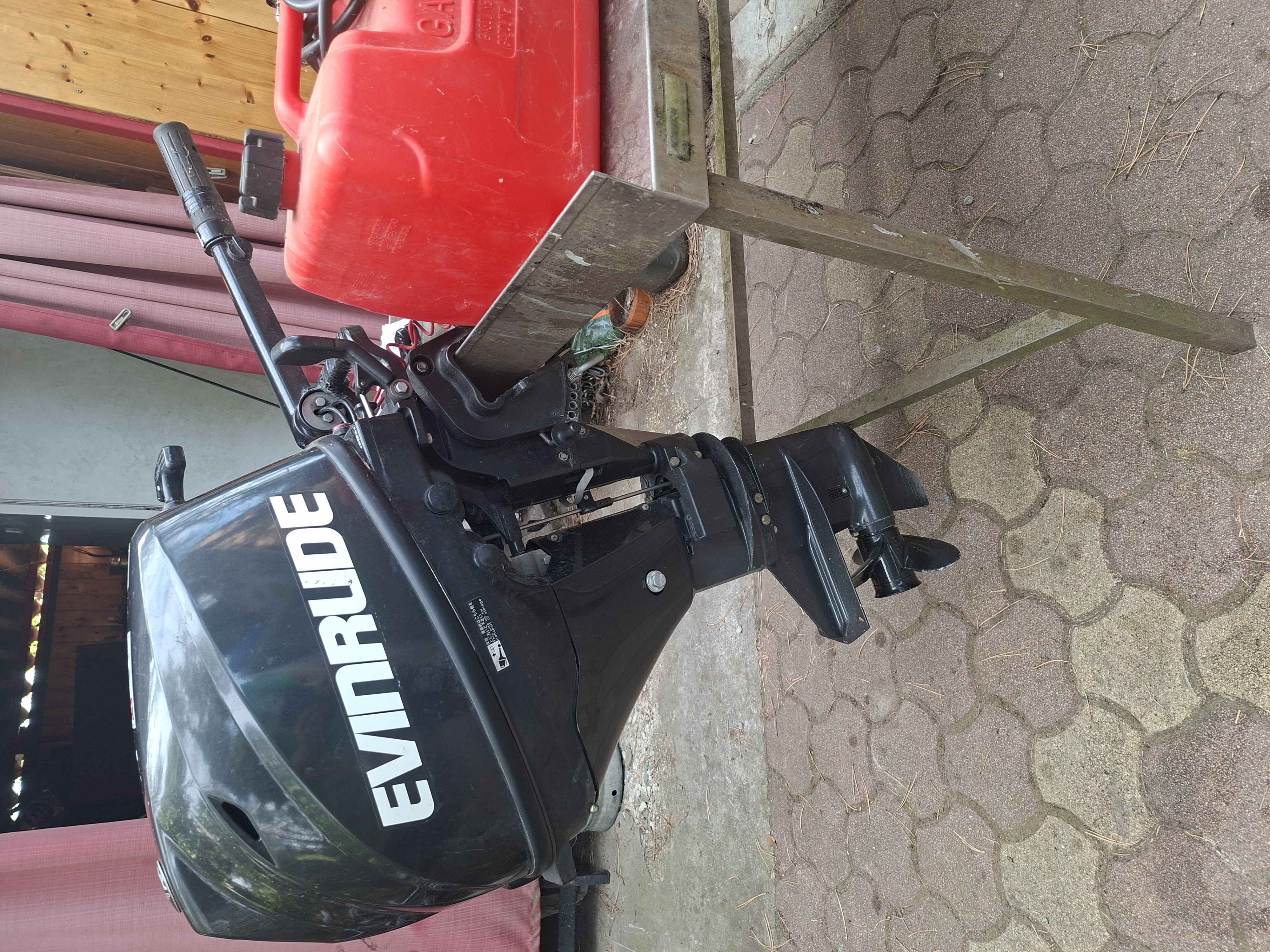 9.8 le Evinrude (Tohatsu) 4 ütemű, egygazdás, megkímélt motor eladó