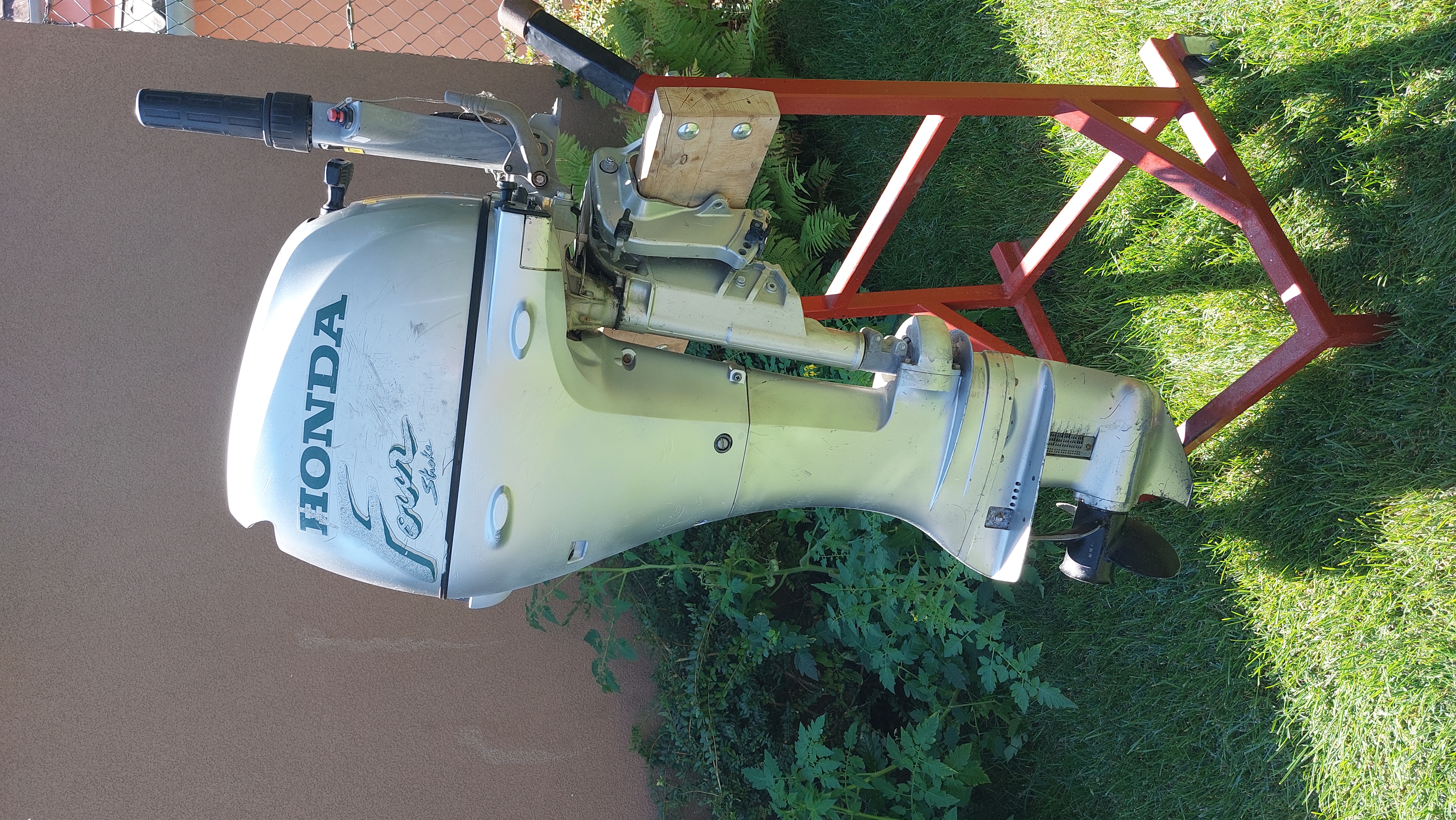 Honda 8  lóerős 4 ütemű csónakmotor