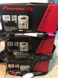 2x Pioneer CDJ-2000NXS2 + 1x DJM-900NXS2 mixer === 2600 EUR ,