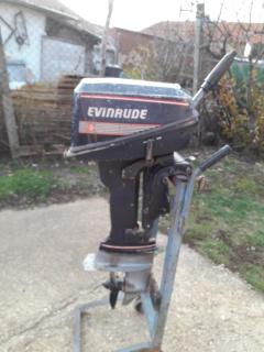 Eladó Evinrude 6Le-rős csónakmotor.