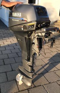 Yamaha 8 csónakmotor, négyütemű, hosszúcsizmás, távkaros