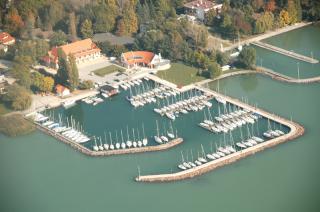 Balatonkenesén BFYC kikötőhely eladó
