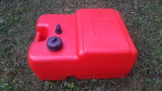 Csónakmotor üzemanyag tank