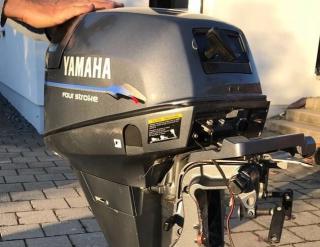 Yamaha 8 négyütemű csónakmotor, hosszúcsizmás, távkaros
