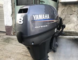 Yamaha 8 négyütemű csónakmotor, rövidcsizmás