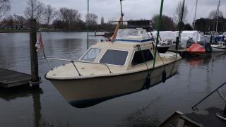 Waterland 640 es kajütös műanyag hajó , 15 le-s Yamaha motirral