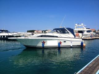 Kiváló Bayliner 3255 Avanti 10m motoros jacht 12fő hajó 2 dízel motor