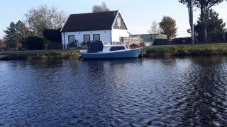 6 m hosszú , holland gyártású kajütös hajó