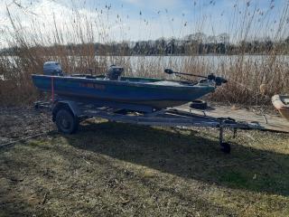 Bass boat light