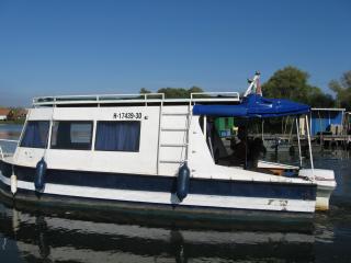 Lakóhajó eladó