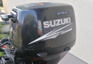 Suzuki DF15 gyári 15 lóerős 4T csónakmotor hosszúcsizmás, műanyagtankkal