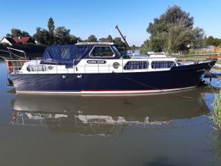 Túrahajó Boarn Cruiser