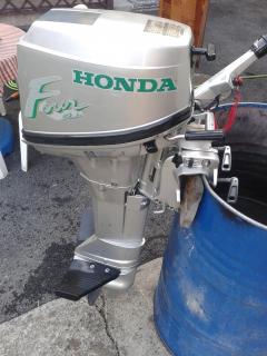 Honda (8-10) Le. 4 ütemű ,hosszú csizmás, kitűnő motor
