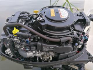 Trimarán, nagyon stabil nagy csónak, motorcsónak Suzuki önindítós 60 üzemórás csónakmotorral