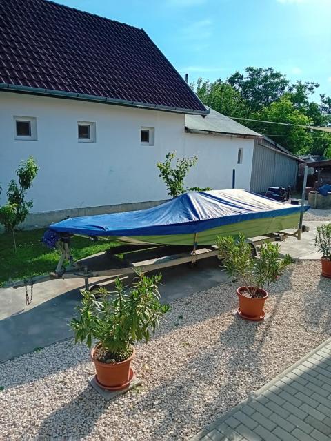 Eladásra kínálom Sárosdi BassBoat csónakom.