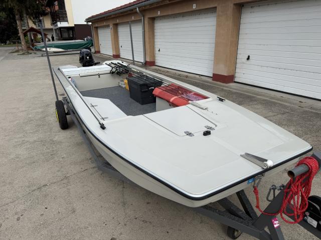 Eladósorba került 2025.03 havi csónak és Suzuki DF 20 AES 2028.03 hónapig garanciális csónakmotor