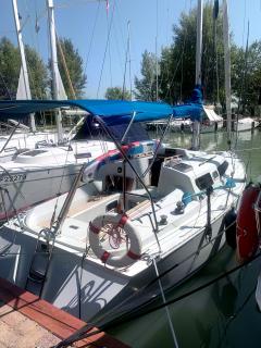 Feeling 286 S balatonfüredi kikötőhellyel eladó